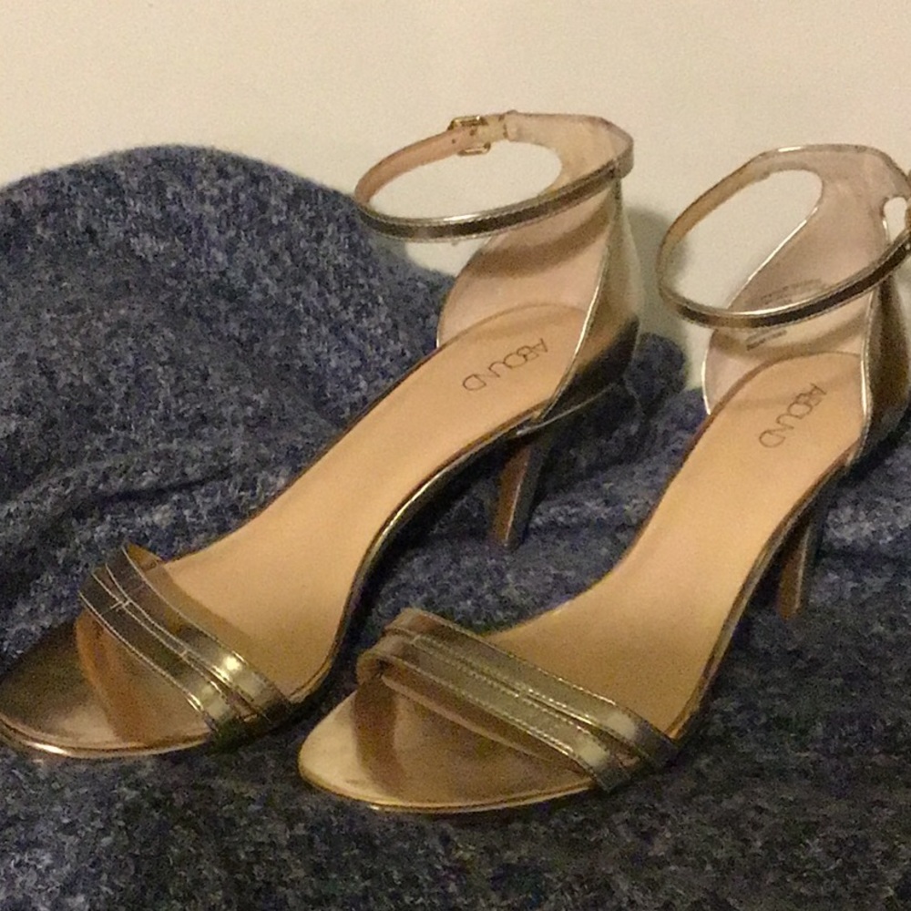 Gold💛Heels! - Picture 3 of 3